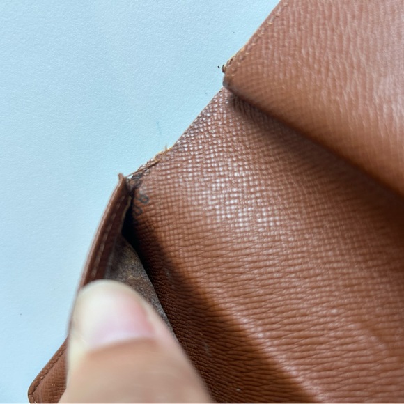 Authentic LV Wallet - Picture 2 of 11